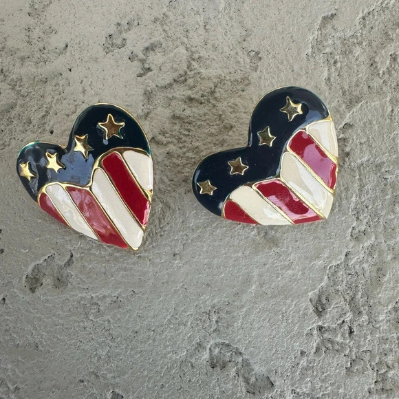 Vintage Heart Earrings with gold tone backing - Picture 1 of 3